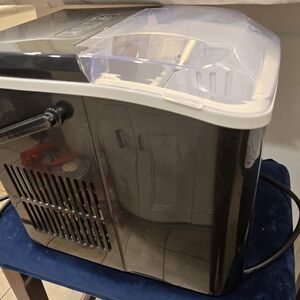 Black Ice Maker with Transparent Lid